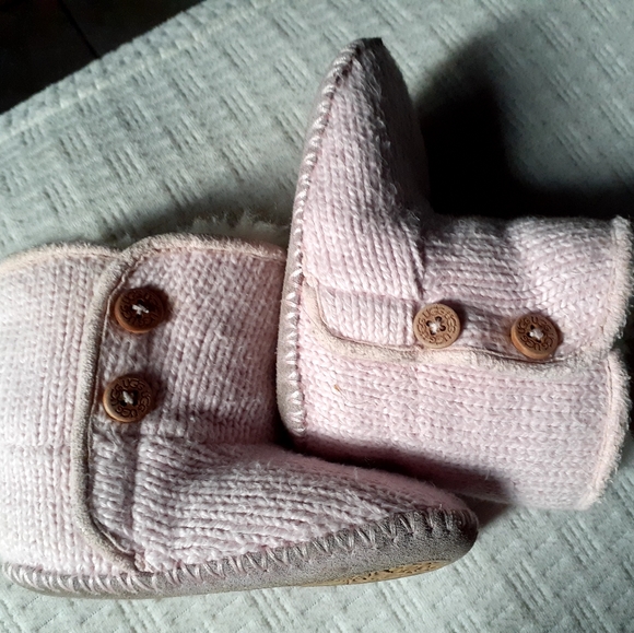 Light Pink Ugg boots - Picture 3 of 6